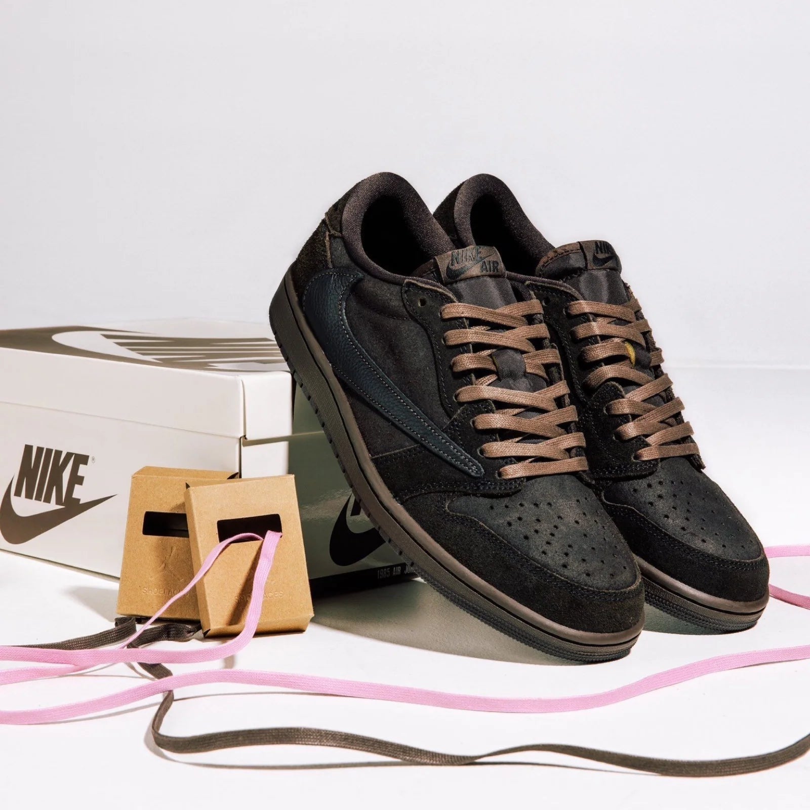 Jordan 1 Retro Low Og Sp Travis Scott Velvet Brown