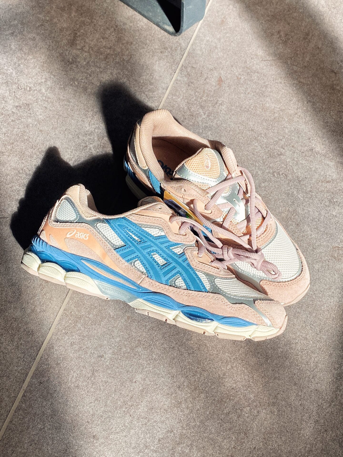 ASICS Gel-NYC Cream Grey Floss Salmon (W) - 1202A429-104 - Mentastore