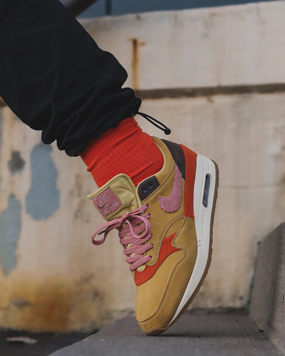 Nike Air Max 1 Crepe Wheat Gold Rust Pink - FD5088-200 - Mentastore