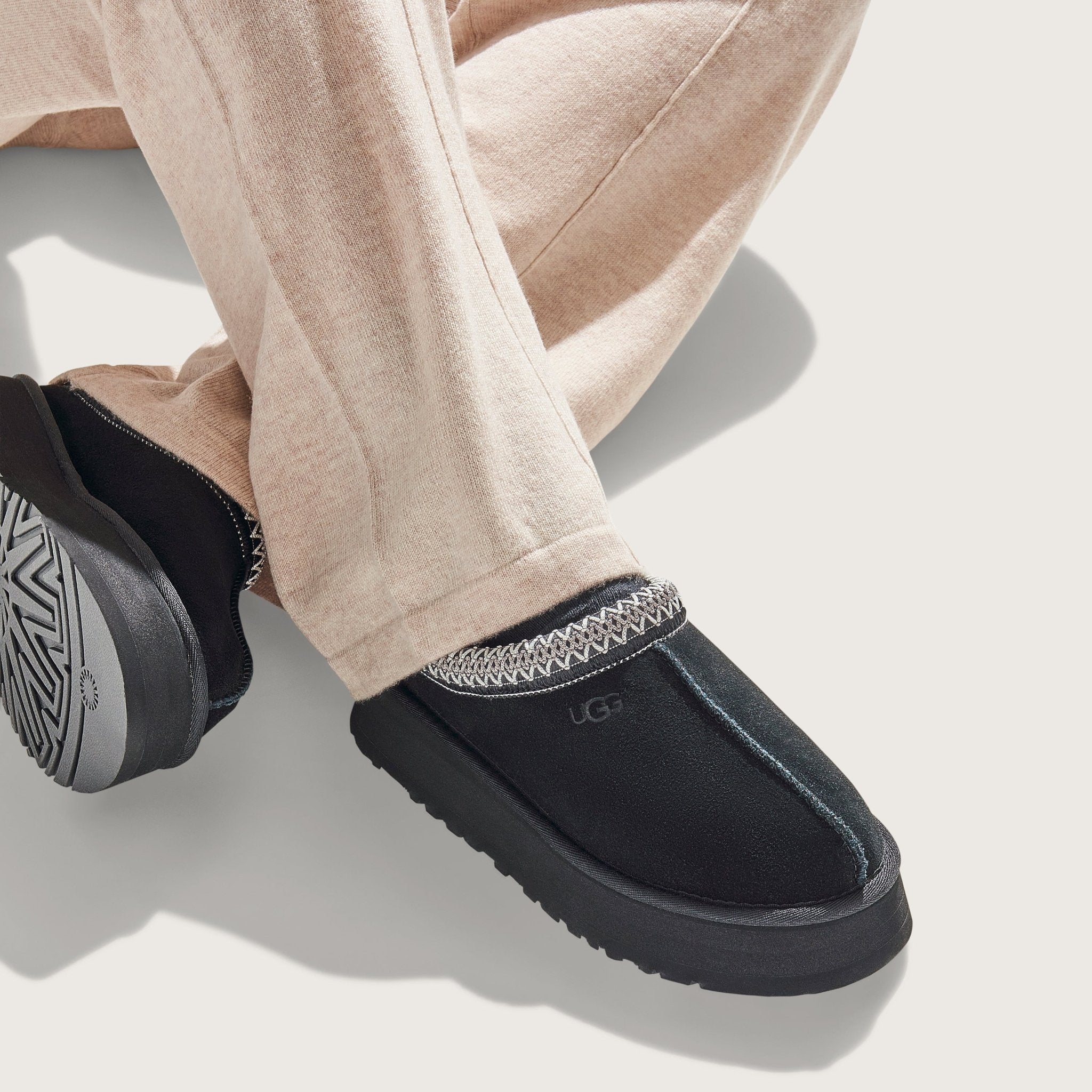 UGG Tazz Slipper Black - 1122553 - BLK - Mentastore