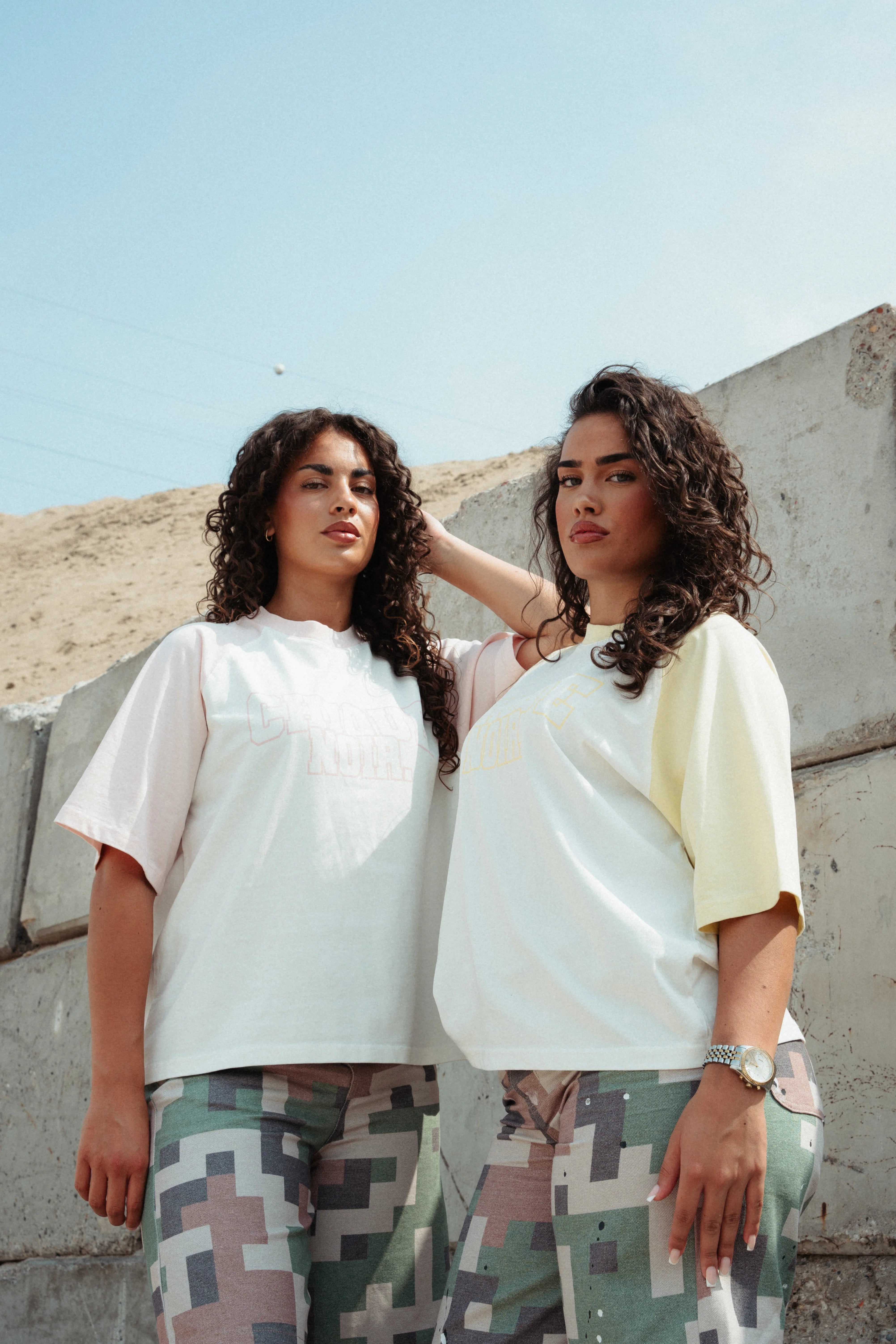 CHIQUE NOIR - TWO TONE TEE | OFF-WHITE/PINK