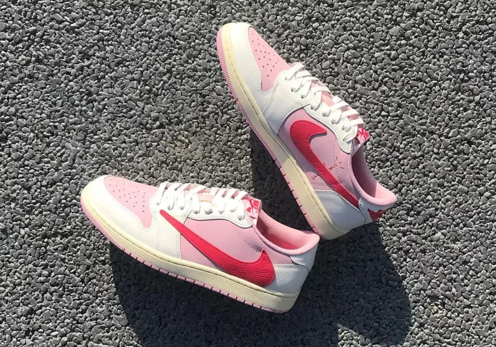 Nike Air Jordan 1 Retro Low OG SP Travis Scott Sail Tropical Pink