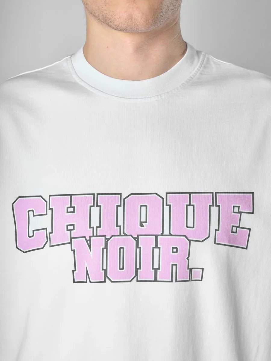 Chique Noir - COLLEGE TEE - WHITE/LILAC SNOW - Mentastore