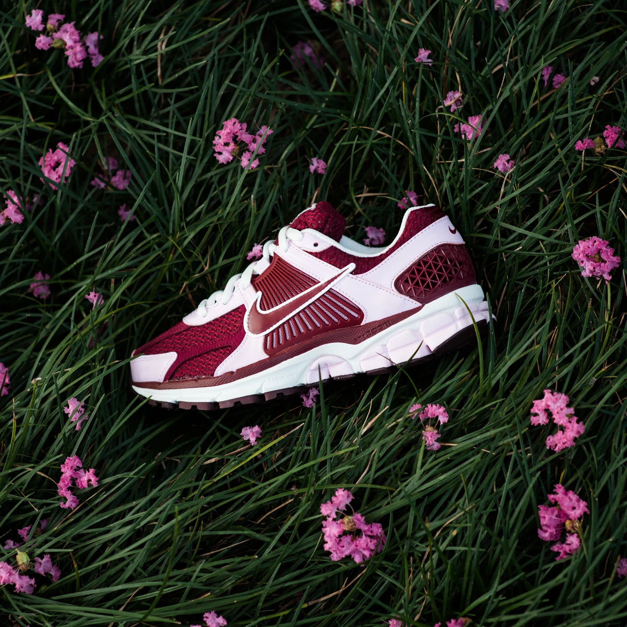 Nike Zoom Vomero 5 Pink Foam Team Red - FN7196-663 - Mentastore